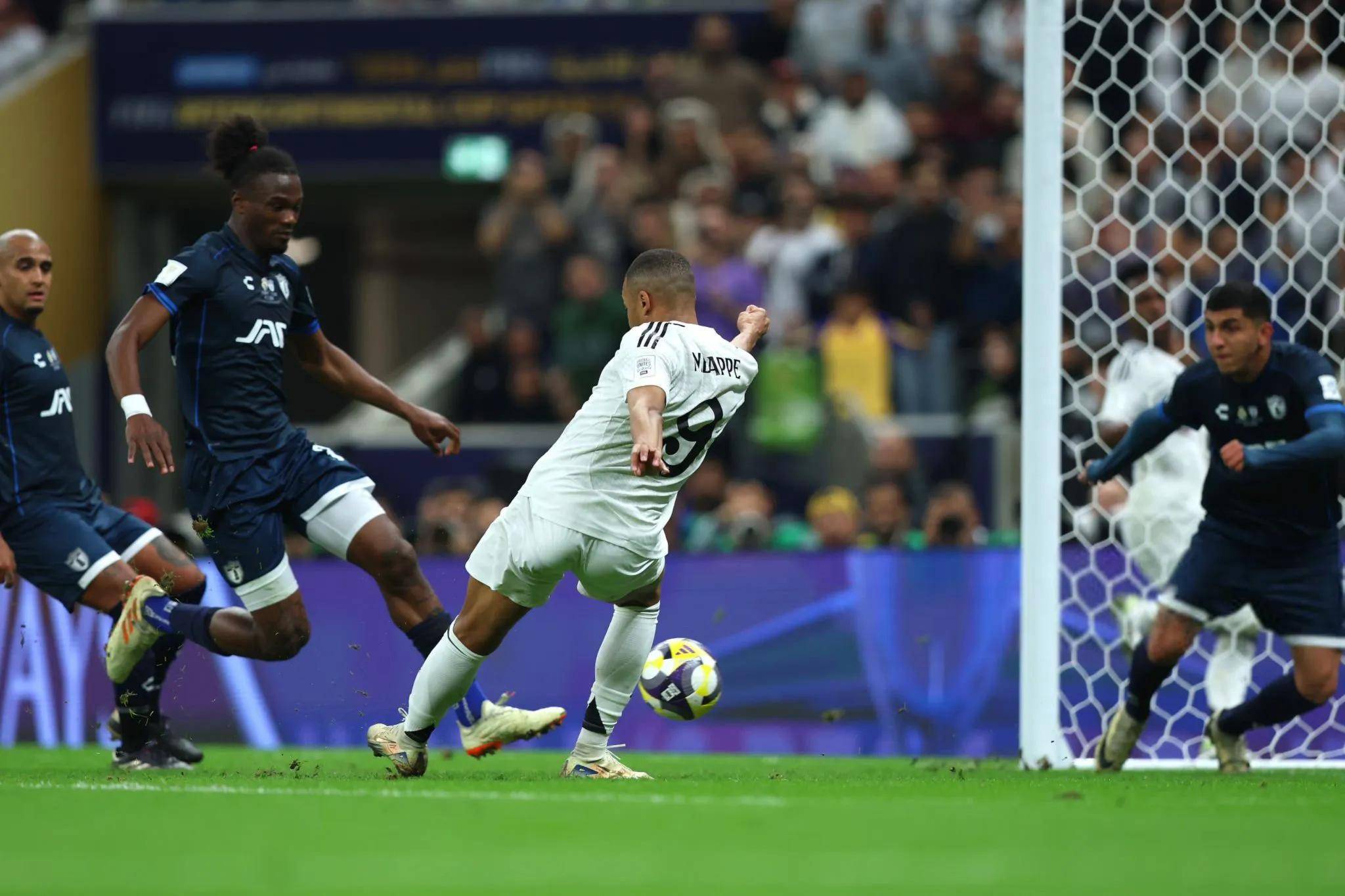 亚特兰大在主场遭遇皇马的强势防守的简单介绍 亚特兰大在主场遭遇皇马的强势防守的简单介绍