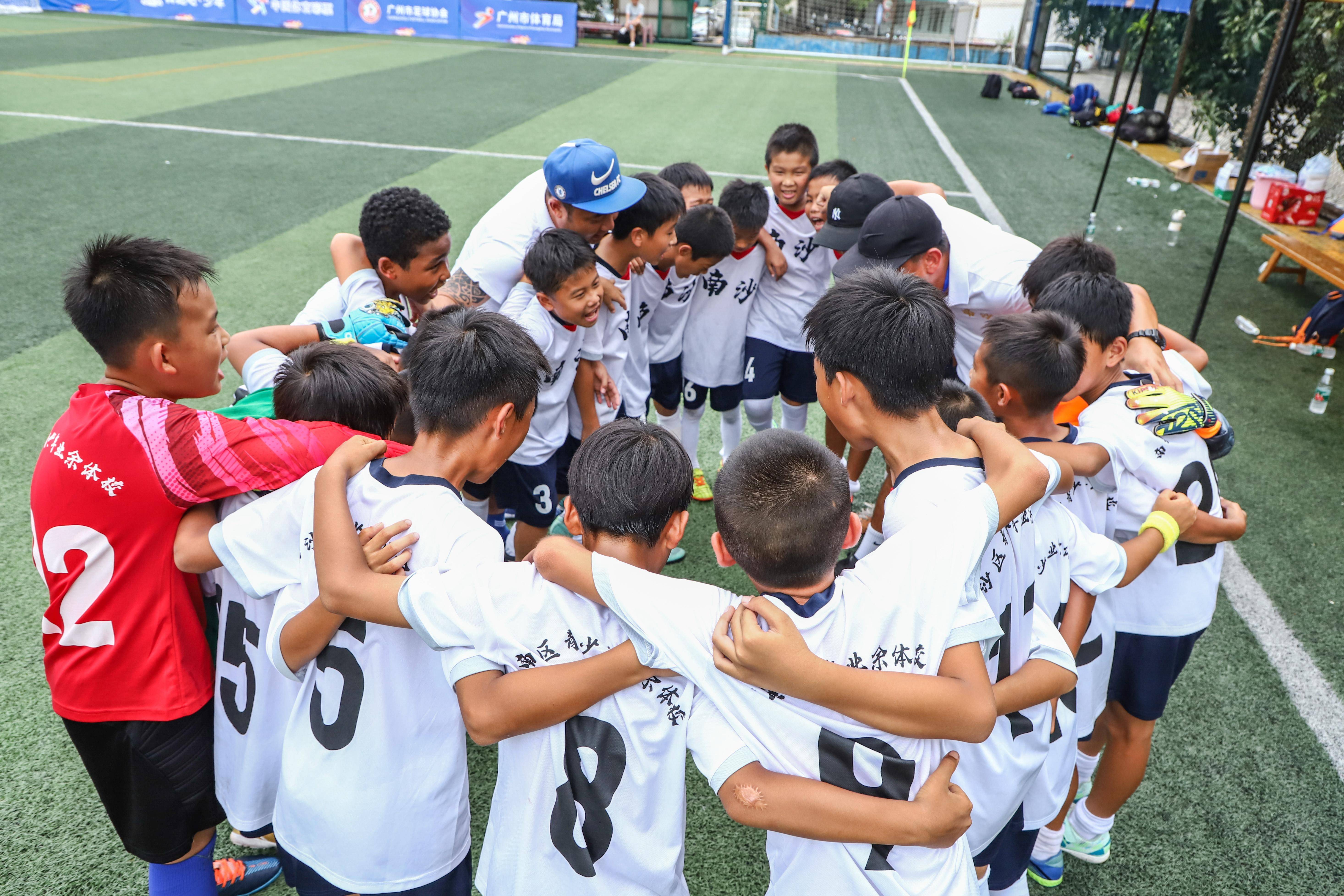 关于绝佳表现!年度足球锦标赛崭露头角的信息 关于绝佳表现!年度足球锦标赛崭露头角的信息