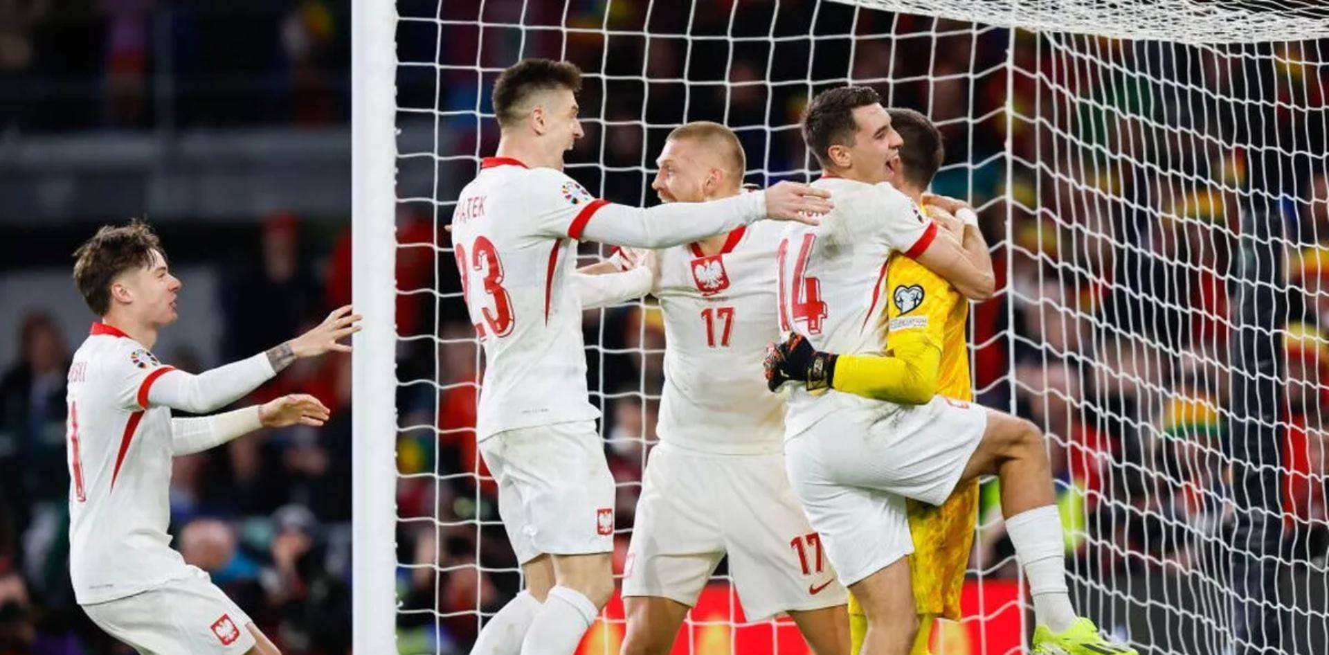 包含欧洲预选赛的精彩瞬间,球员们全力拼搏争取胜利的词条 包含欧洲预选赛的精彩瞬间,球员们全力拼搏争取胜利的词条