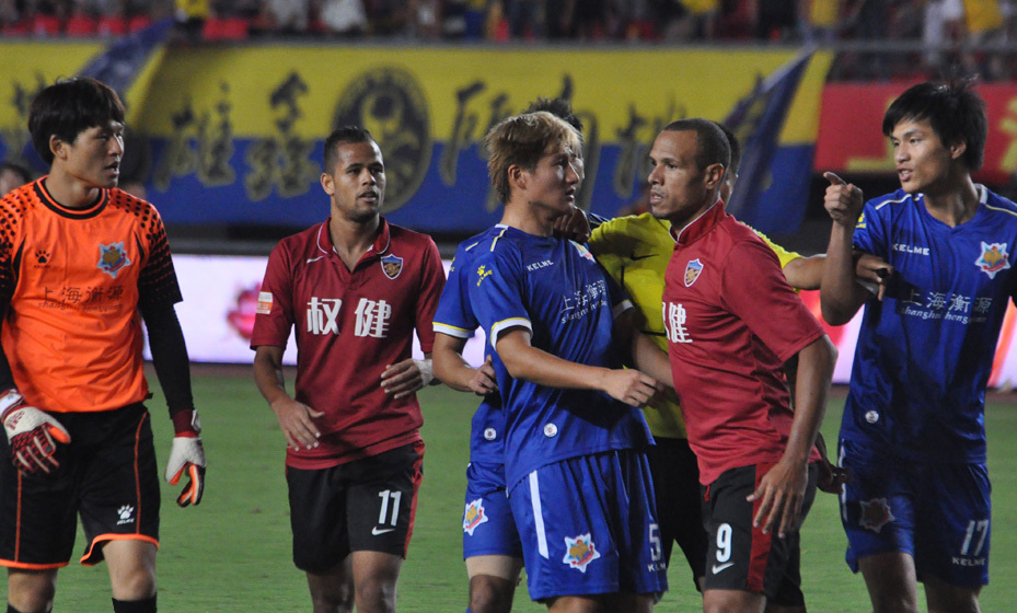 九游体育直播-包含上海申鑫主场告负，保级形势堪忧的词条