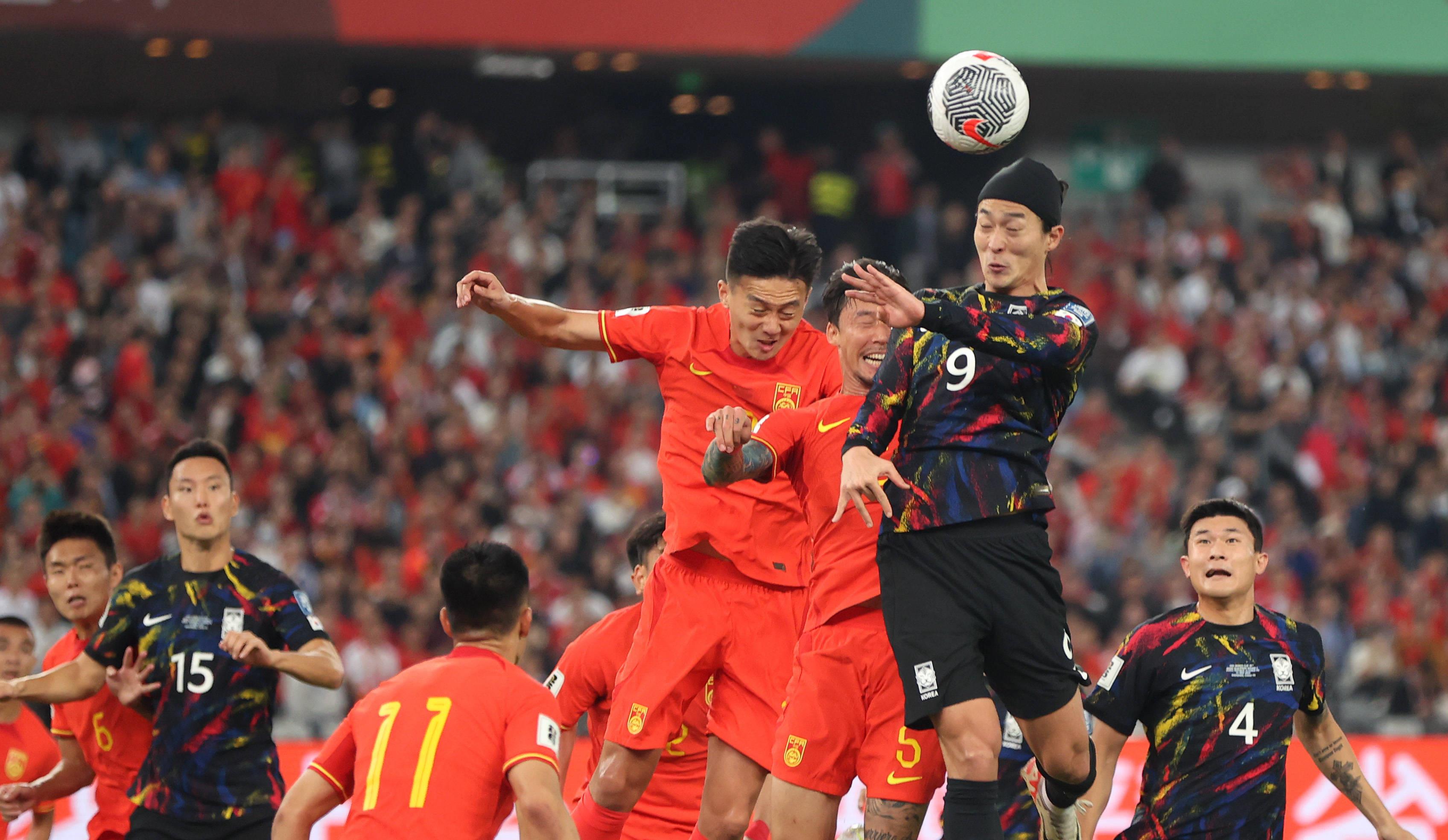 九游体育APP下载-中国足球运动员在赛场上展现出优秀球技