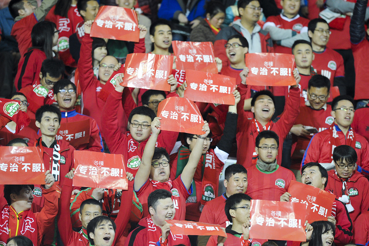 关于球场上热身的队员遇到幸运,备战充满信心的信息 关于球场上热身的队员遇到幸运,备战充满信心的信息