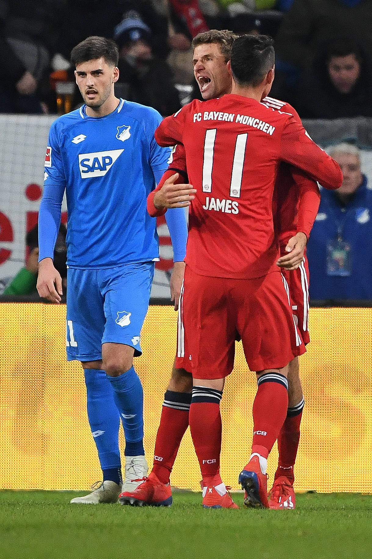 九游娱乐-包含生死之战：拜仁慕尼黑主场大胜霍芬海姆再获胜的词条