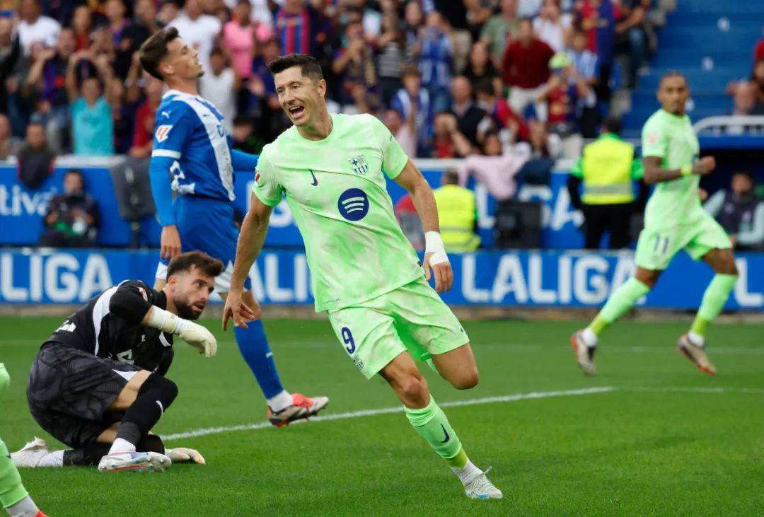 九游娱乐app下载-罗伯特·莱万多夫斩获帽子戏法，引领球队取胜的简单介绍