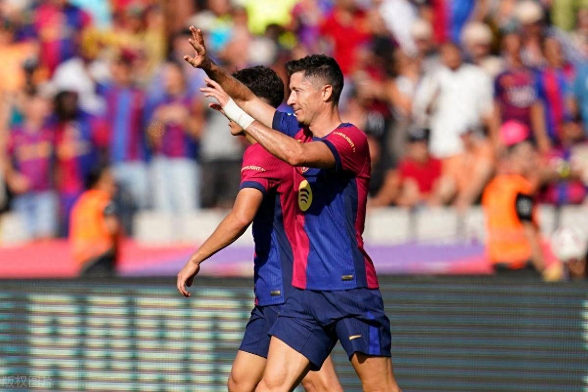 罗伯特·莱万多夫斩获帽子戏法，引领球队取胜的简单介绍