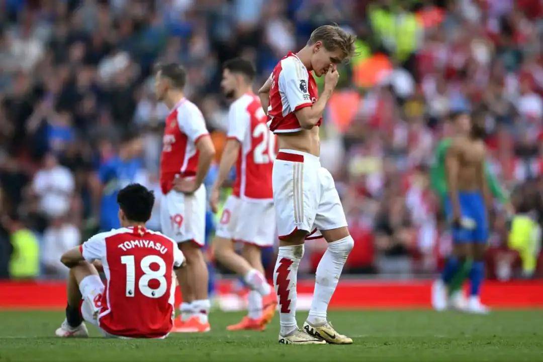 九游体育平台-包含阿森纳豪取胜利，英超豪门稳健前行的词条