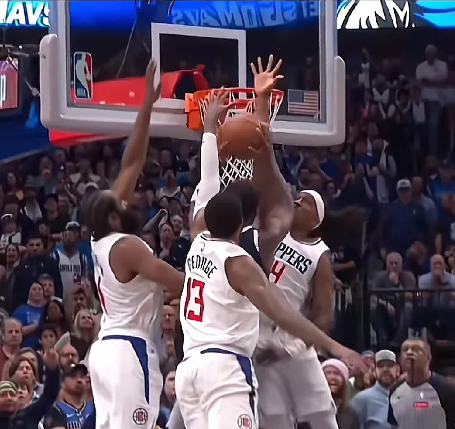 对手球队反击节奏快速,形成威胁 对手球队反击节奏快速,形成威胁