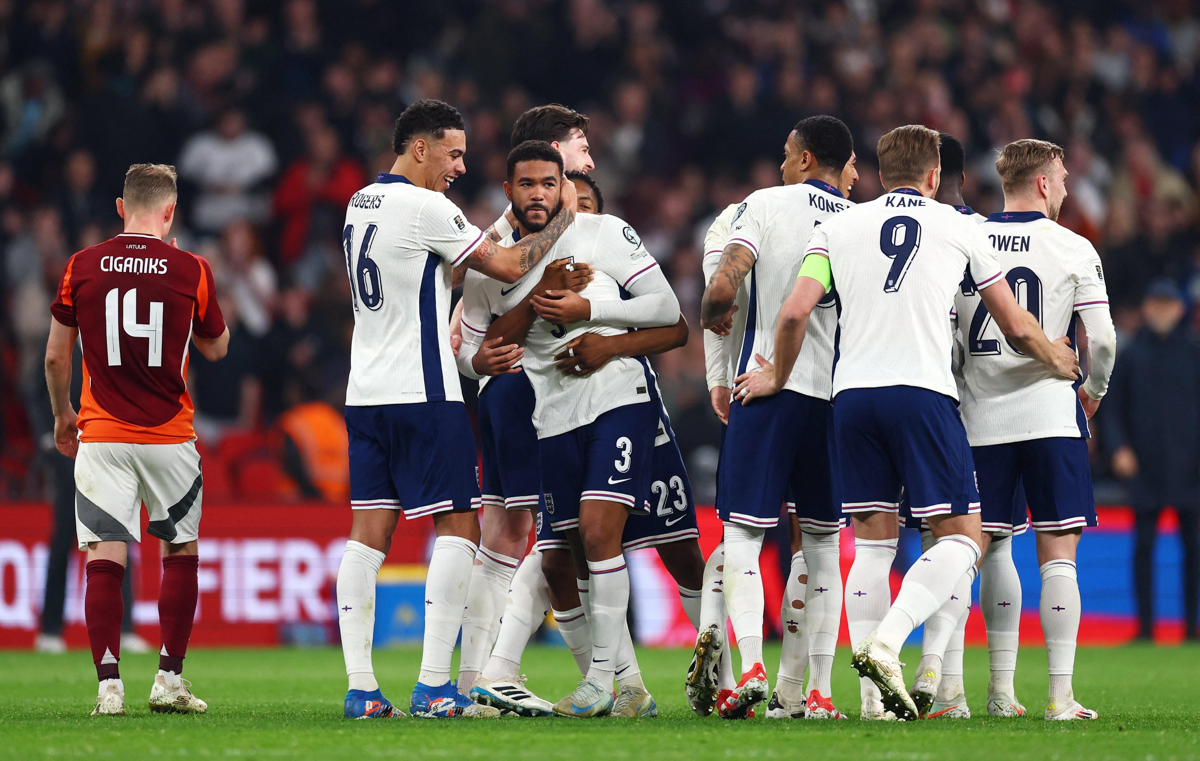 英格兰后卫换防,关键时刻挽救球队命运 英格兰后卫换防,关键时刻挽救球队命运