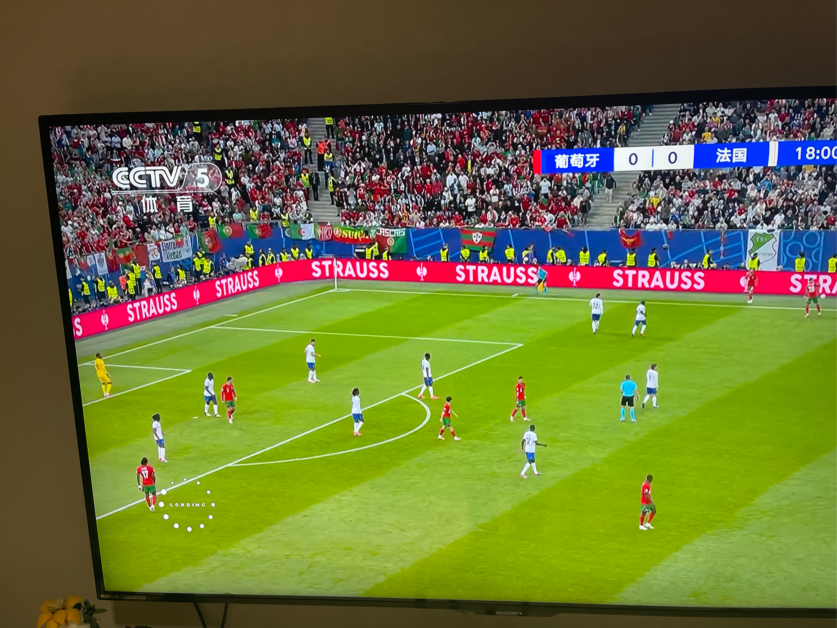 九游体育平台-顶尖球队争夺荣耀，球场对决激情四溢的简单介绍