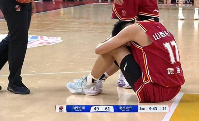 球队心情低落,主力球员受伤离场,挑战重重的简单介绍 球队心情低落,主力球员受伤离场,挑战重重的简单介绍