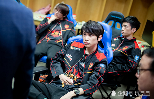 九游游戏-FNC翻盘DFM，Caps完成史诗逆转半决赛3:1（北京）