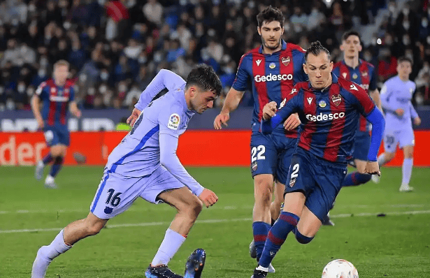 欧洲足坛焦点:巴萨迎来西甲强敌挑战 欧洲足坛焦点:巴萨迎来西甲强敌挑战