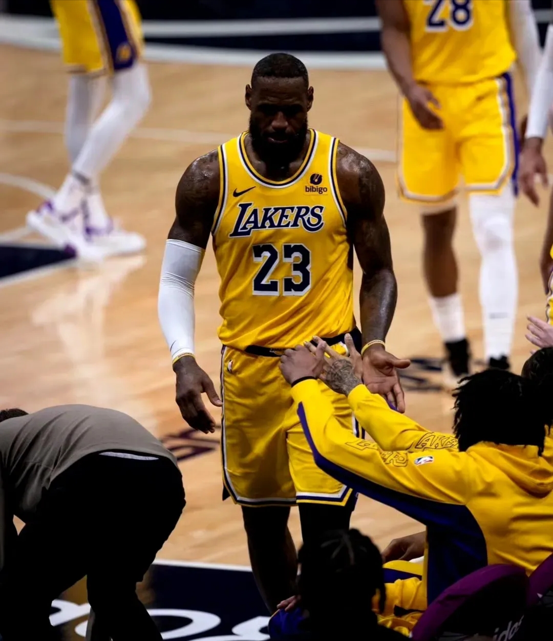 紧张比赛即将开始,双方实力均衡 紧张比赛即将开始,双方实力均衡