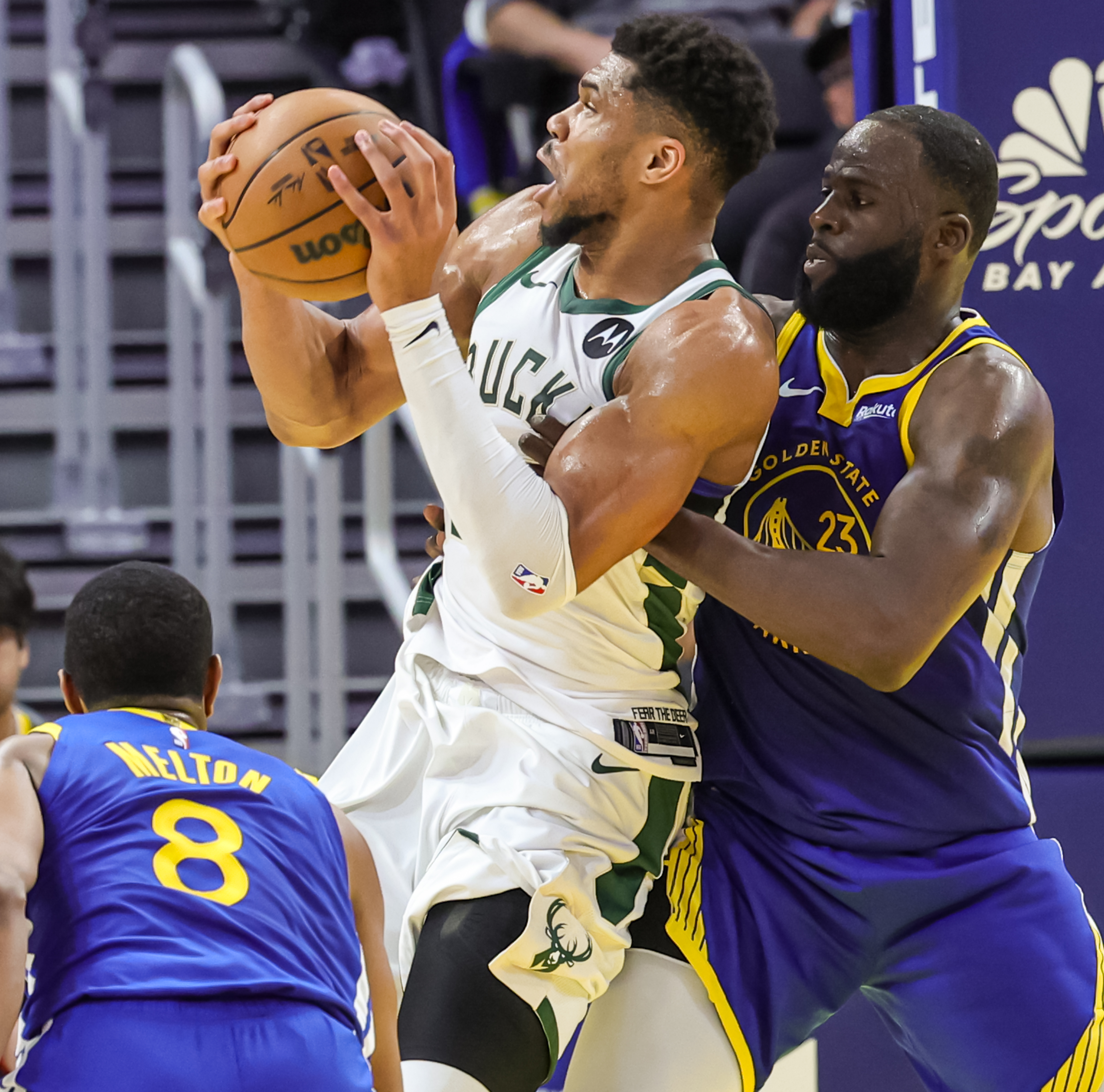 NBA总决赛焦点战，上海队强势晋级雄鹿